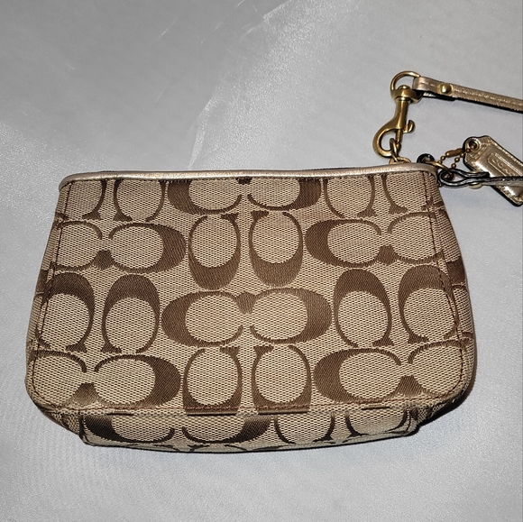 Coach Wristlet Signature Khaki Canvas Floral Design - Picture 2 of 8